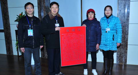 受捐助受伤学生家长回访买球（中国）