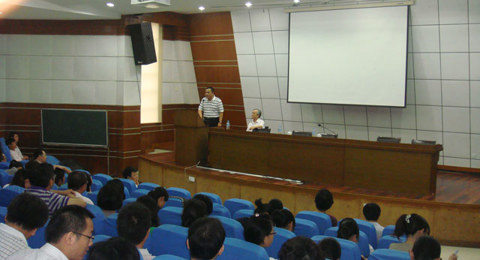 8月22日国家督学、著名教育专家成尚荣来我校讲学