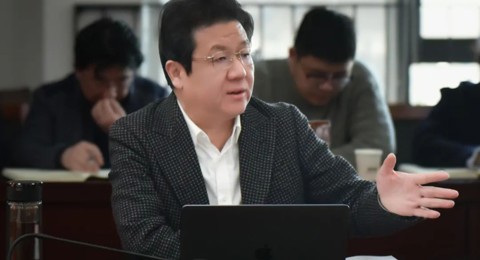 思想领航明方向，聚力攻坚谋发展——校党委理论学习中心组集中学习暨主题实践活动部署会