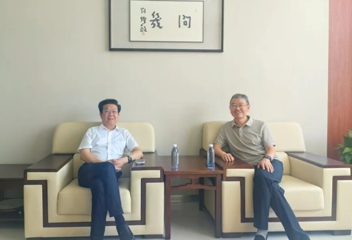 我校党委书记季仲平应邀出席南京航空航天大学开学典礼并作为中学代表发言